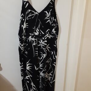Banana Republic Black and White Wide Leg Jumper. Size 12